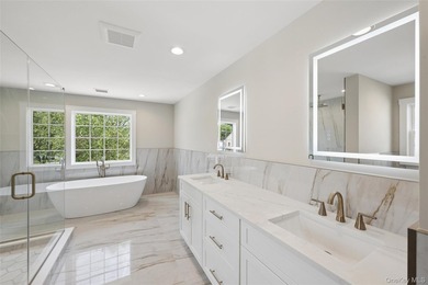 Brand-New Custom Colonial in the Heart of Merrick - Move-In - photo 31