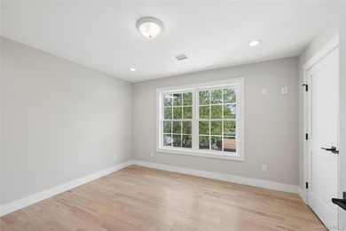 Brand-New Custom Colonial in the Heart of Merrick - Move-In - photo 36