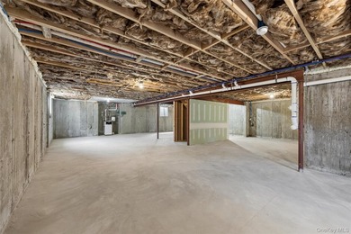 Brand-New Custom Colonial in the Heart of Merrick - Move-In - photo 46