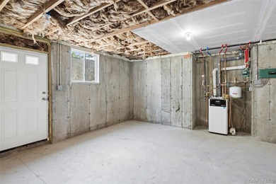 Brand-New Custom Colonial in the Heart of Merrick - Move-In - photo 47