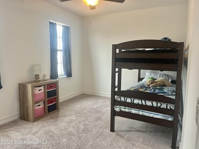 Shows like NEW very desirable 3 bedroom 2.5 bathroom spacious - photo 10