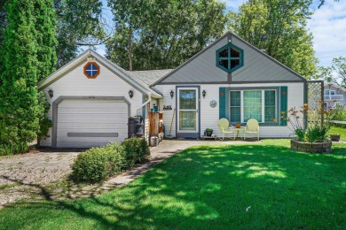 Lake Waubesa Home For Sale in Madison Wisconsin