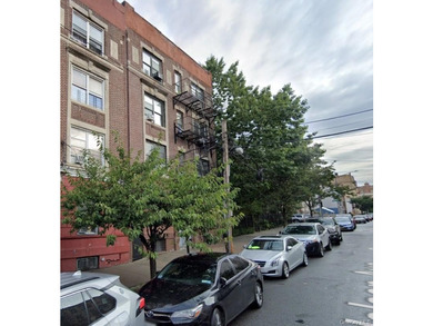 Excellent 11-family mid-rise apartment Building located in - photo 2