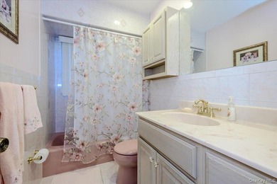 Classic Cape Cod charm meets exceptional versatility in this - photo 11
