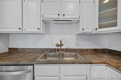 Here's your chance to own this freshly painted and cleaned 2nd - photo 12