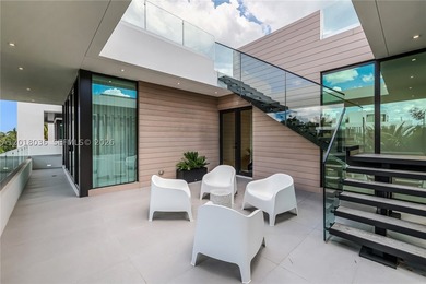 Discover elevated luxury living in the heart of the exclusive - photo 18