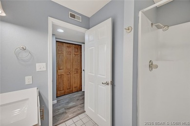Here's your chance to own this freshly painted and cleaned 2nd - photo 25