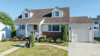 Classic Cape Cod charm meets exceptional versatility in this - photo 25