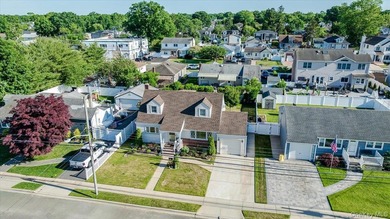 Classic Cape Cod charm meets exceptional versatility in this - photo 27