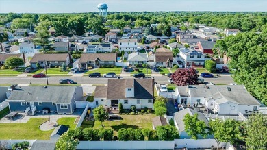 Classic Cape Cod charm meets exceptional versatility in this - photo 30