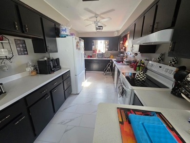 Spacious and well-maintained 3-bedroom, 2 full bath home located - photo 2