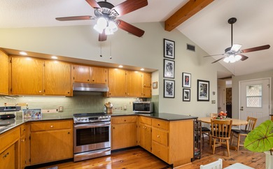 This family compound boast 2 family homes, with over 2,400+ sq - photo 12