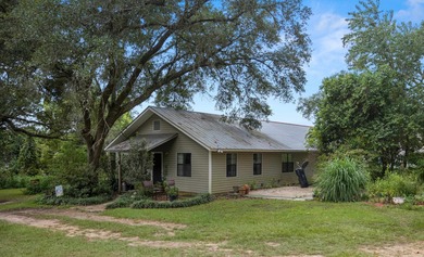 This family compound boast 2 family homes, with over 2,400+ sq - photo 15