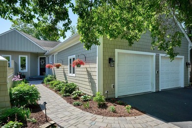 Experience Lake Minnetonka luxury in this like-new end-unit - photo 2