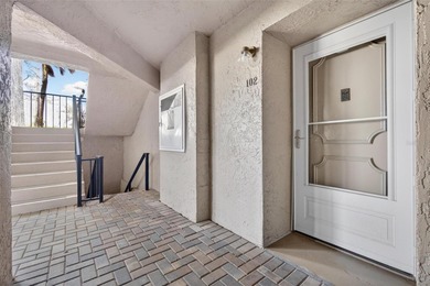 Welcome to easy first-floor living in this bright corner unit - photo 3