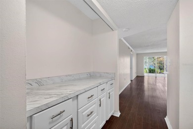 Welcome to easy first-floor living in this bright corner unit - photo 4