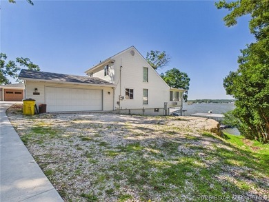 ***MOTIVATED SELLERS*** Lake living is easy in this beautiful - photo 11