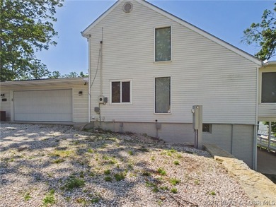 ***MOTIVATED SELLERS*** Lake living is easy in this beautiful - photo 12