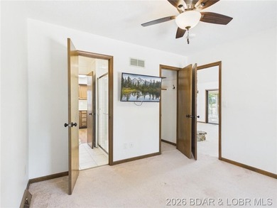 ***MOTIVATED SELLERS*** Lake living is easy in this beautiful - photo 32