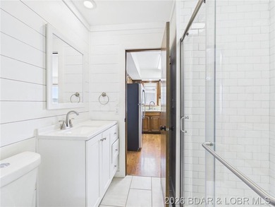 ***MOTIVATED SELLERS*** Lake living is easy in this beautiful - photo 33