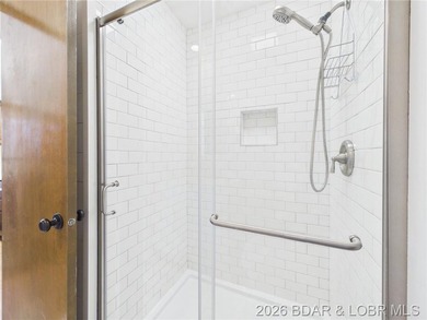 ***MOTIVATED SELLERS*** Lake living is easy in this beautiful - photo 34