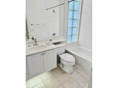This Oakmont model offers 3 bedrooms, 2 bathrooms, plus a den - photo 14