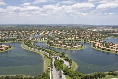 This Oakmont model offers 3 bedrooms, 2 bathrooms, plus a den - photo 18
