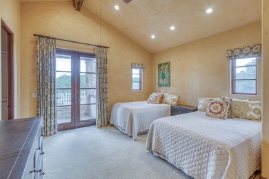Tuscan home on 2 lots, 3 new a/c's, new roof 2021, new wood - photo 20