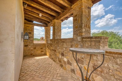 Tuscan home on 2 lots, 3 new a/c's, new roof 2021, new wood - photo 23