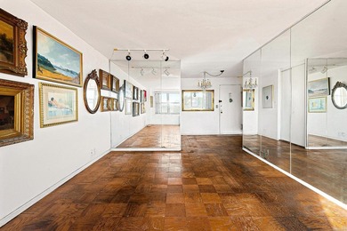 Welcome to this alcove studio, the south exposure ensures plenty - photo 4