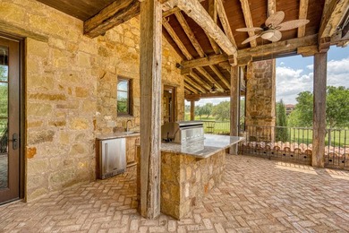 Tuscan home on 2 lots, 3 new a/c's, new roof 2021, new wood - photo 27