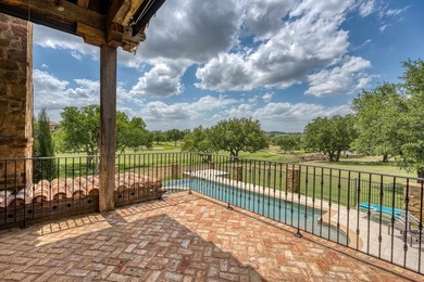 Tuscan home on 2 lots, 3 new a/c's, new roof 2021, new wood - photo 28