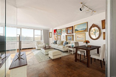 Welcome to this alcove studio, the south exposure ensures plenty - photo 8