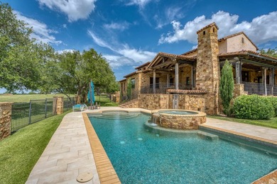 Tuscan home on 2 lots, 3 new a/c's, new roof 2021, new wood - photo 37