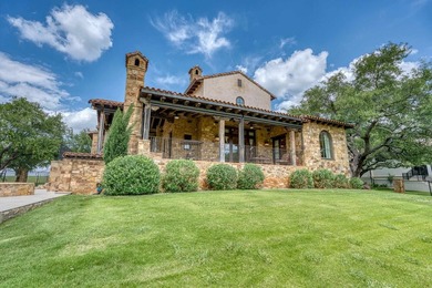 Tuscan home on 2 lots, 3 new a/c's, new roof 2021, new wood - photo 39