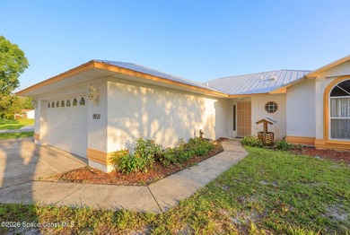 Old Florida charm at its finest! Nestled in the quaint and - photo 3
