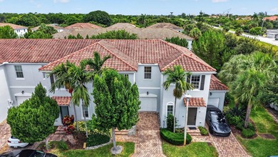 Immaculate 3-bed, 2.5-bath, 1-car town-home ideally situated on - photo 45