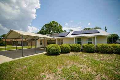**FRESHLY RENOVATED/JUNE 2026** This move-in-ready home features - photo 4