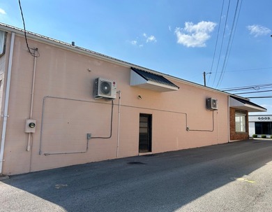 Storefront right on main st in down town Campbellsville, KY! - photo 4