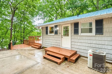 SELLER TO PAY UP TO $ 5000.00 OF BUYERS CLOSING COST WITH - photo 4