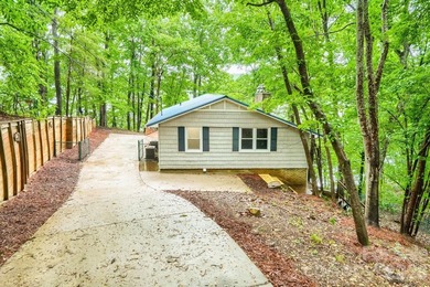 SELLER TO PAY UP TO $ 5000.00 OF BUYERS CLOSING COST WITH - photo 5