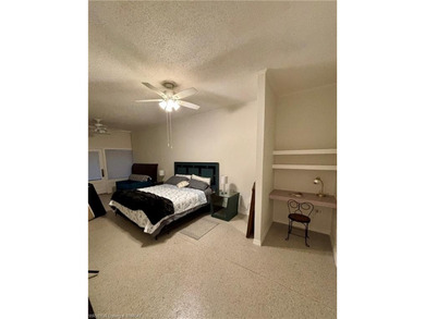 Great historic property in the entertainment district of - photo 15