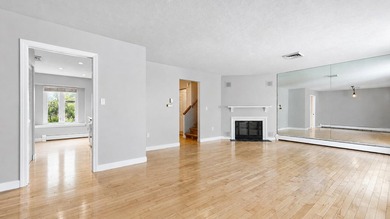 This bright and lovely 3-bedroom, 2.5 bathroom condo offers the - photo 13