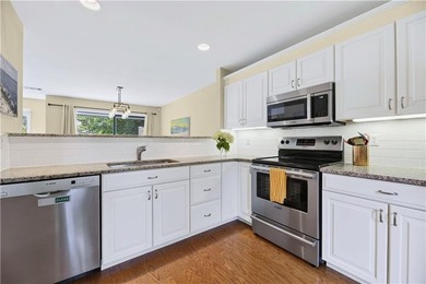 This inviting and well-maintained 2-bedroom, 2.5-bath condo - photo 18
