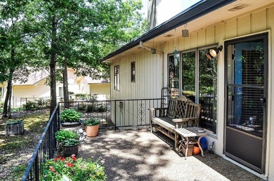 Easy Living in this 3 bedroom 2 bath home. Laminate flooring - photo 34