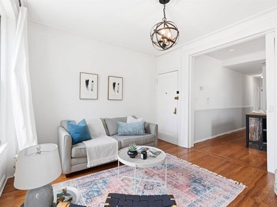 Welcome to this bright, south-facing one-bedroom, one-bath condo - photo 3