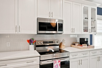 Welcome to the ''Pink Alligator''! This one owner home is - photo 11