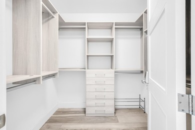 Rarely available South facing 2 bedroom that has been extremely - photo 16