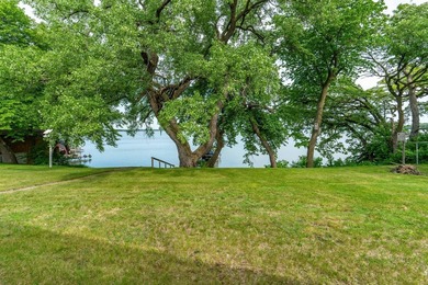Welcome to easy lake living on beautiful Pelican Lake! Tucked - photo 12
