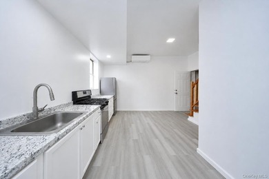 Located in Prime Dyker Heights! Well-maintained detached legal - photo 17